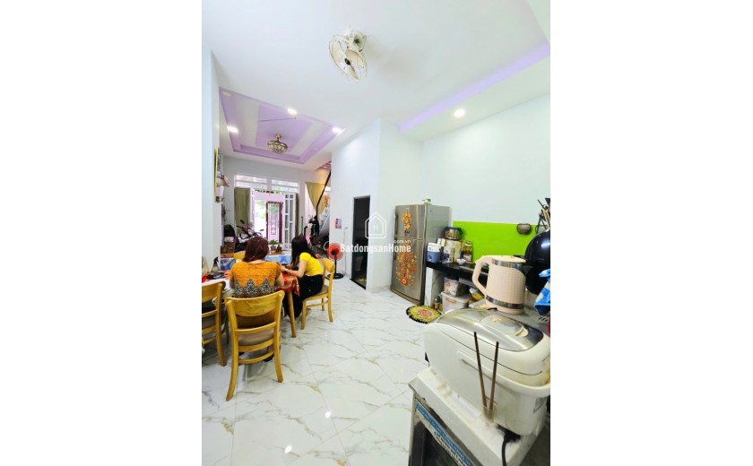 Bán nhà Đường Long Phước, Phường Long Phước, DT 50m2, 2 tầng, 2PN, SH, giá 3.65  tỷ.